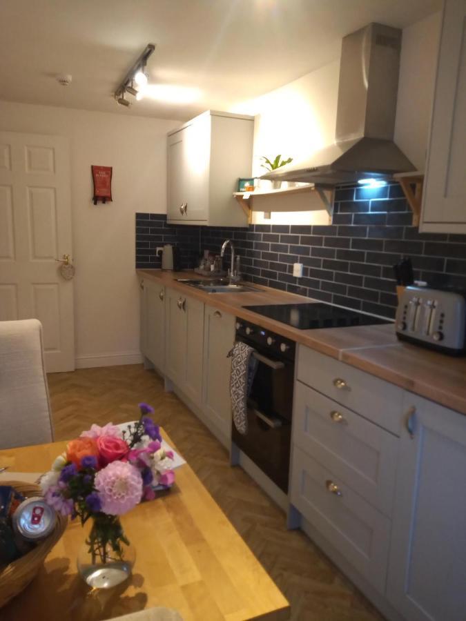 The Eaves, Glastonbury High Street 2 Bed 2 Bathroom Apartment Buitenkant foto